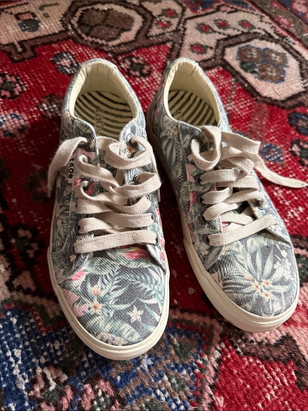 täōs Floral Canvas Lace-Up Sneakers - Pink/Green
